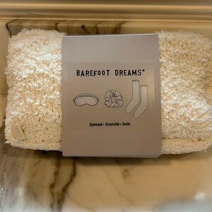 Brand new Barefoot dreams -Eye mask - scrunchie - socks